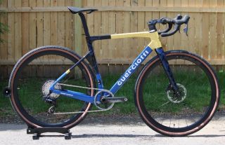 Hot new #guerciotti gravel bike heading out the door today
#custombikes #centralwheel #bikes